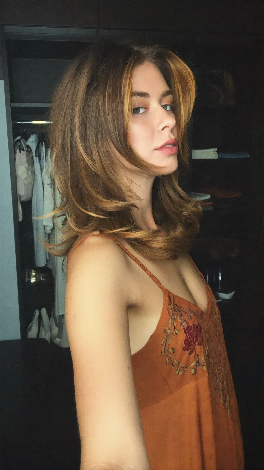 Voluminous Layered Medium Hair with Flicked Ends and Balayage Highlights