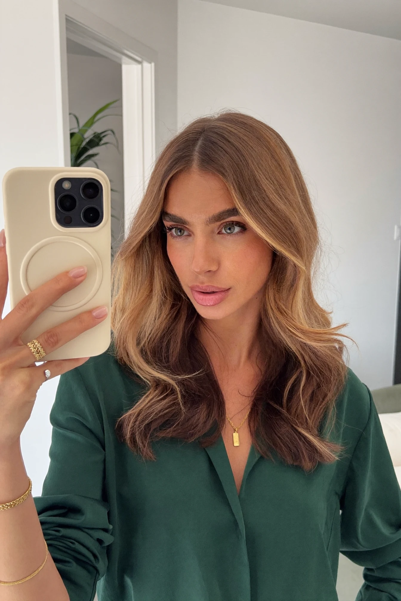 Collarbone Lob with Sleek Blowout and Middle Part