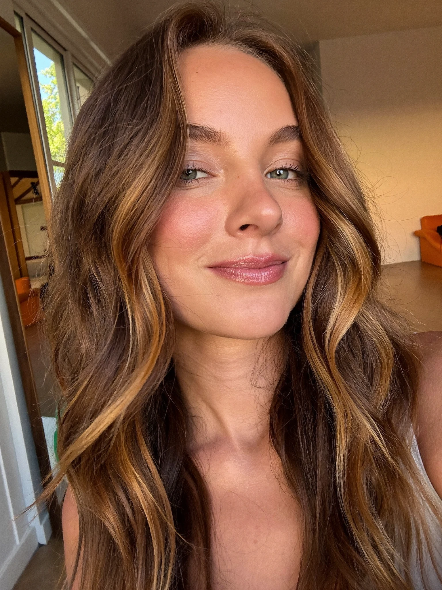 Caramel Face-Framing Highlights: What To Ask Your Stylist For
