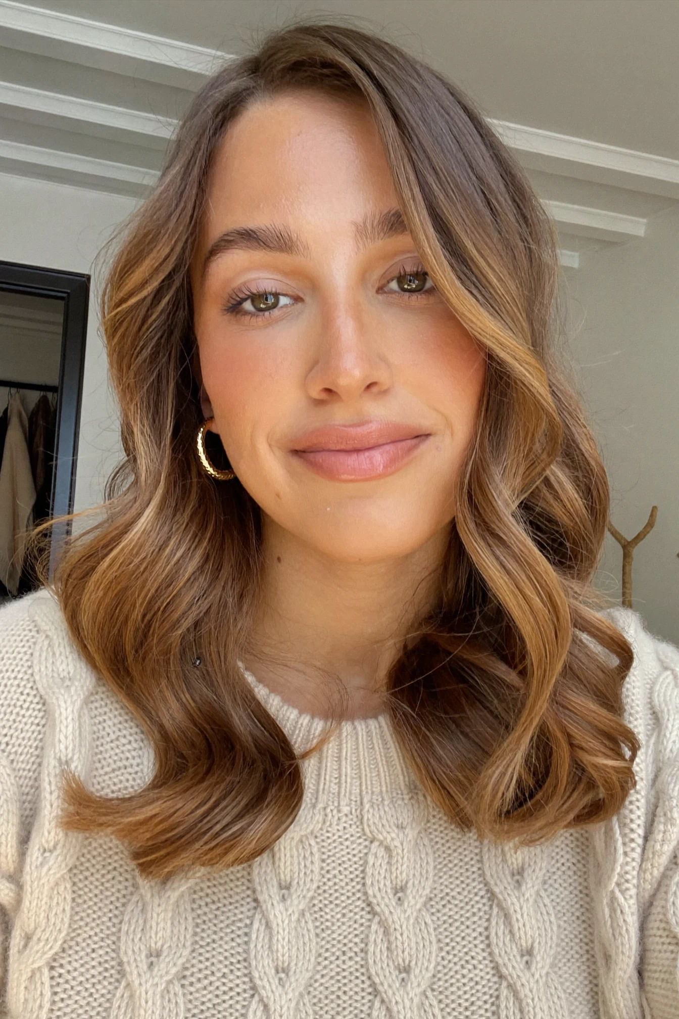 Shoulder-Length Bronde Lob with Loose Waves