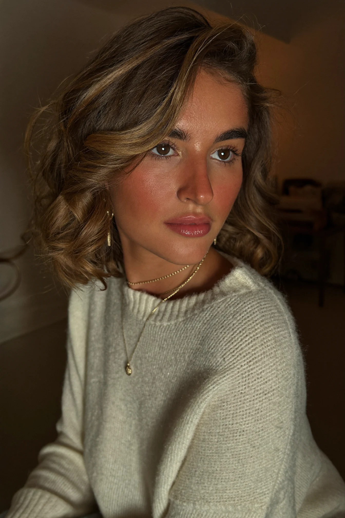 Jaw-Length Lob with Highlights on Dark Base