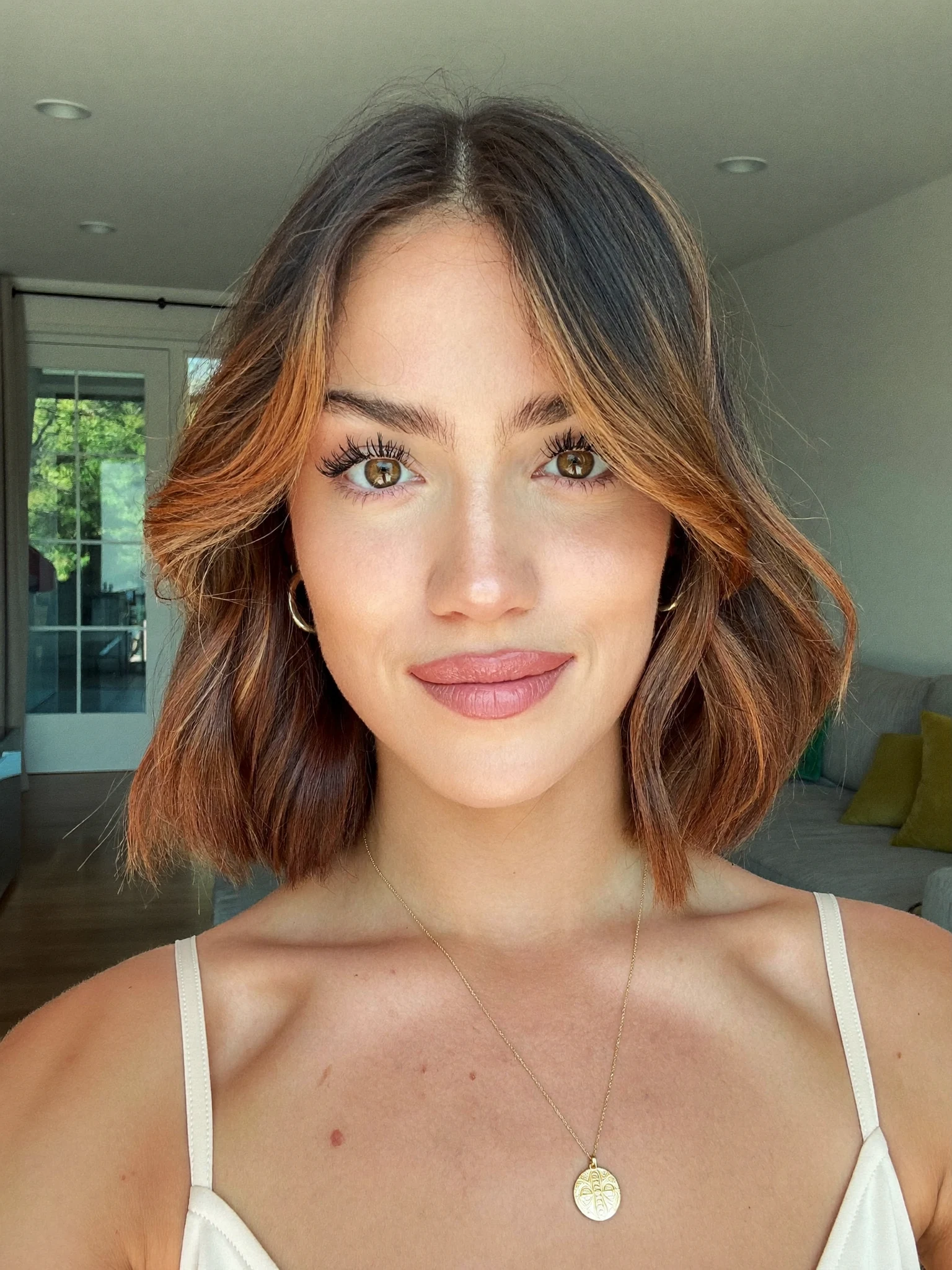 Chin-Length Lob with Face-Framing Caramel Highlights and Curtain Bangs