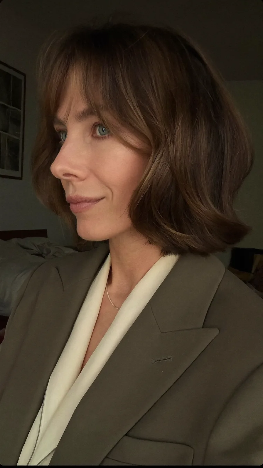 Chic Soft Layered Chin-Length Bob with Curtain Bangs