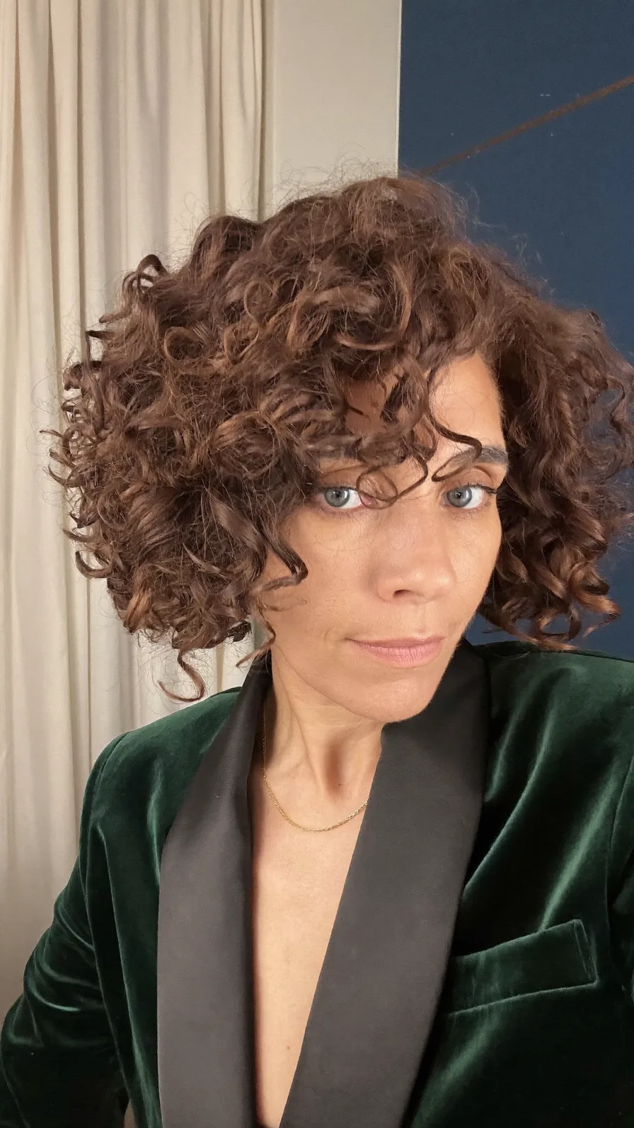 Voluminous Curly Chin-Length Bob with Soft Internal Layers