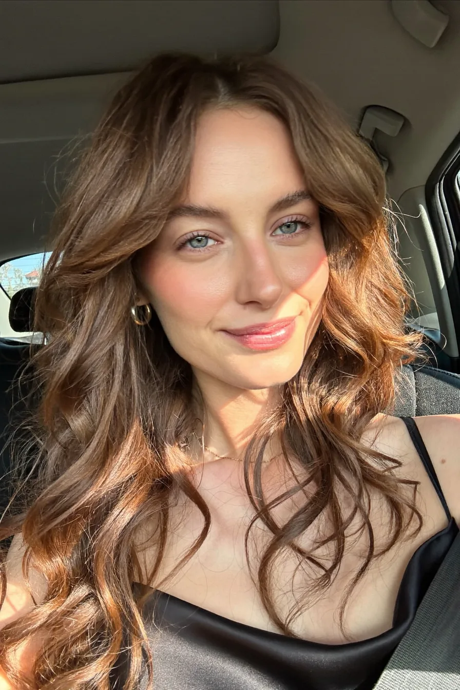 Soft Waves with Face-Framing Layers in Chestnut Brown