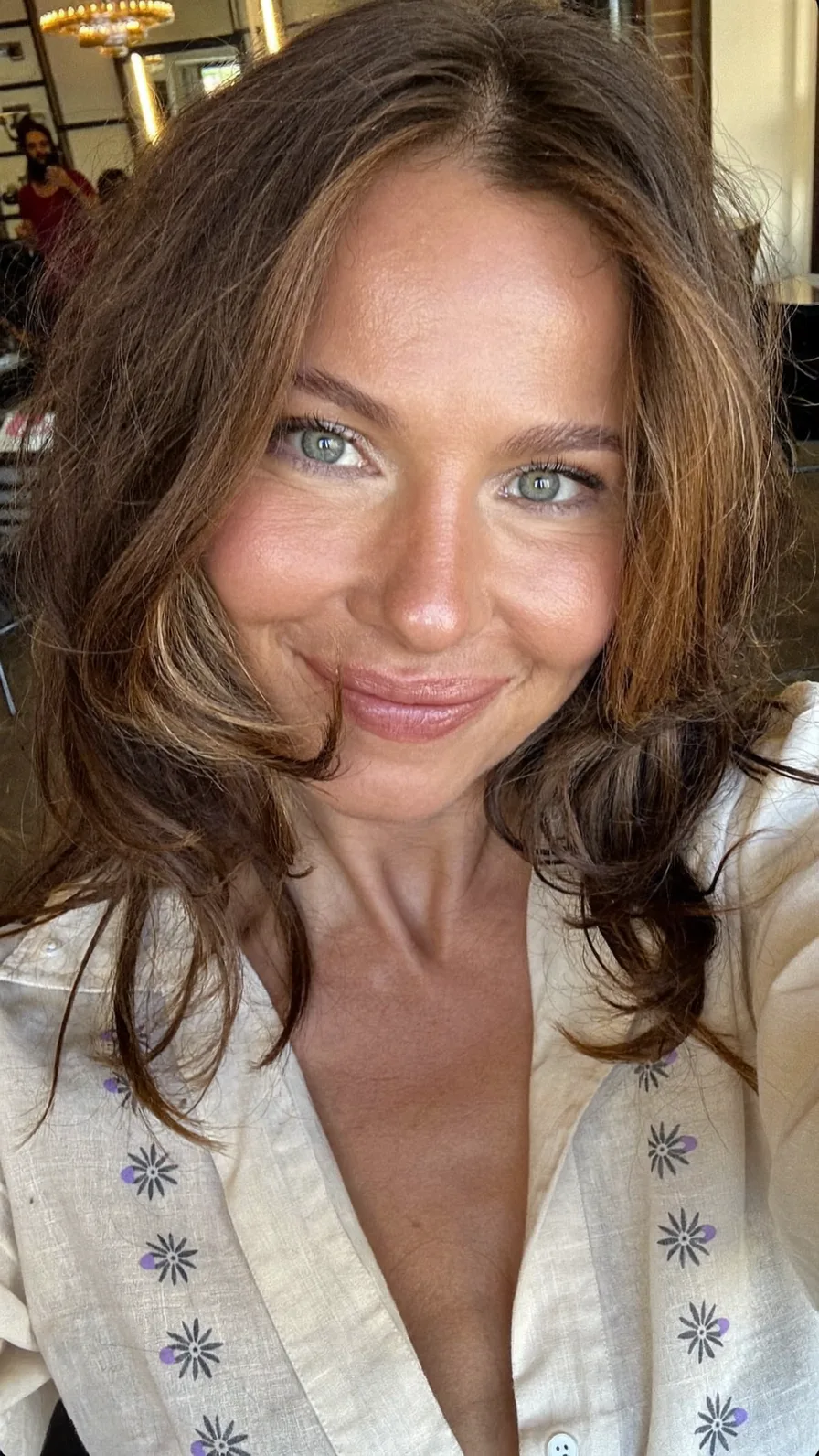 Voluminous Layered Lob with Curtain Bangs and Balayage Highlights