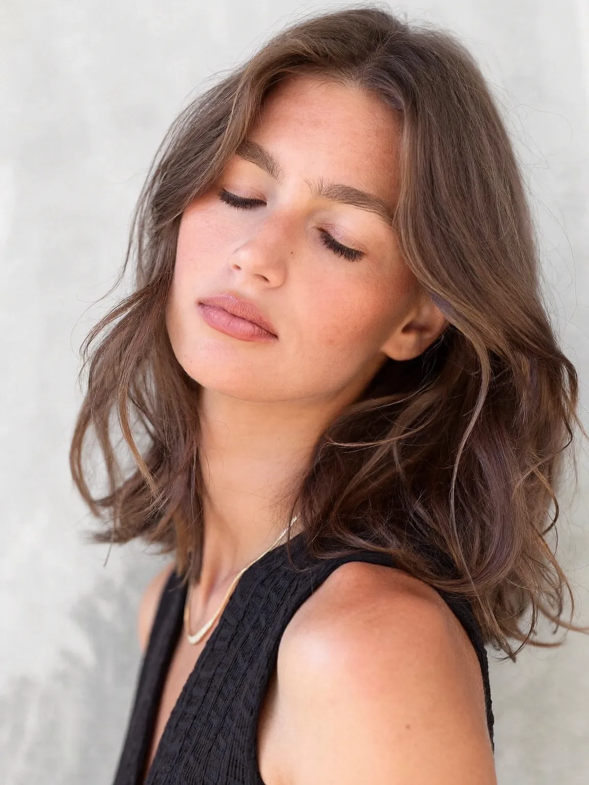 Layered Textured Waves in Rich Chestnut Brown