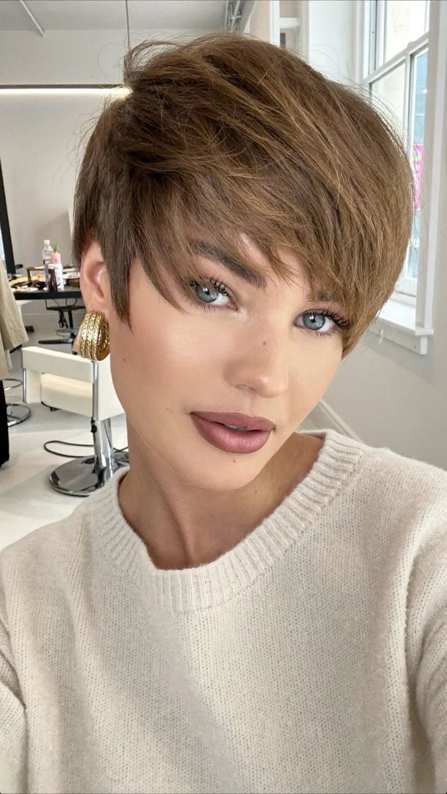 Modern Textured Pixie with Side-Swept Bangs and Soft Highlights