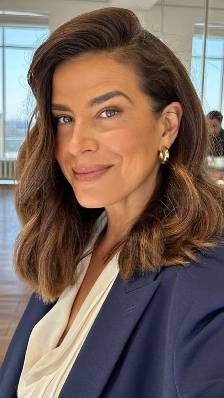 Sophisticated Shoulder-Length Lob with Warm Caramel Balayage