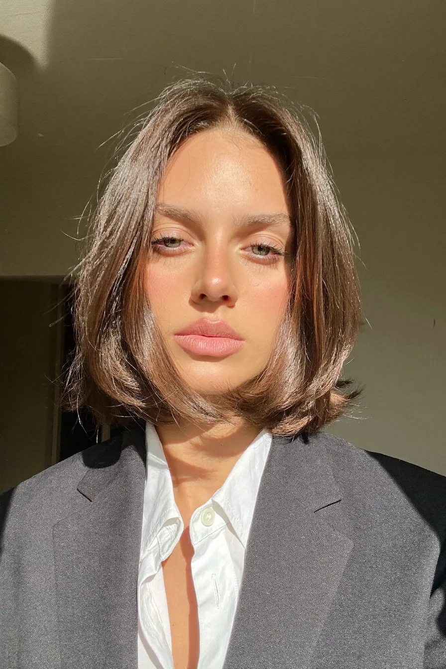 Chic chin-length classic bob with smooth rounded ends