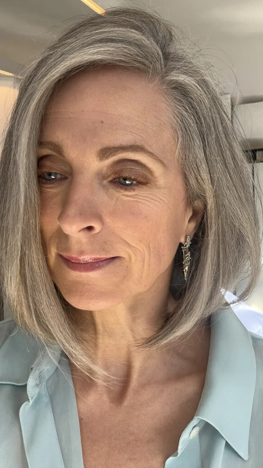 Elegant Chin-Length Silver Bob with Side Part