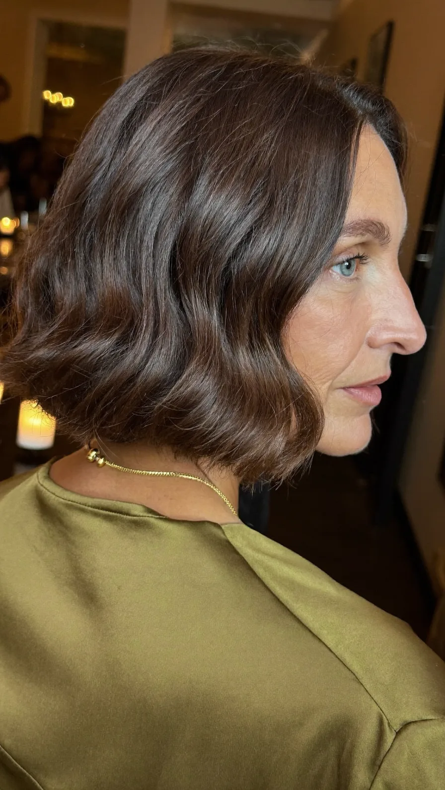 Elegant Chin-Length Chocolate Brown Wavy Bob Hairstyle