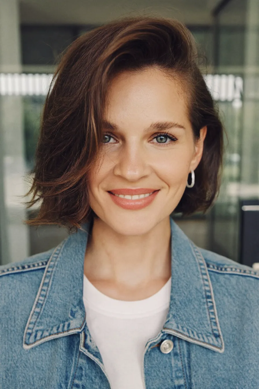 Chic Side-Parted Bob with Soft Chocolate Brown Shine