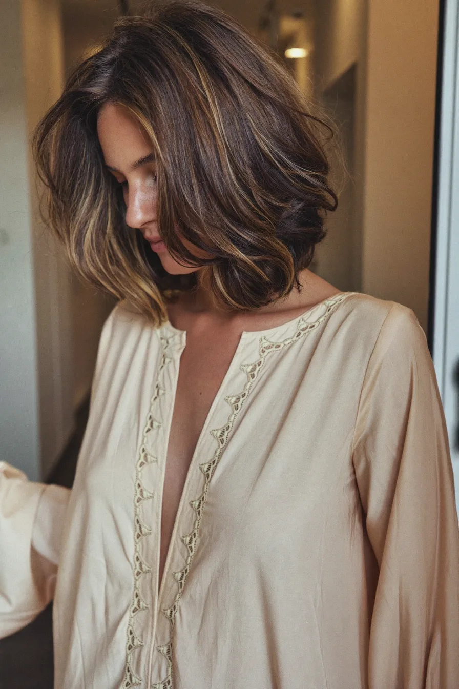 Voluminous Chin-Length Lob with Balayage Highlights