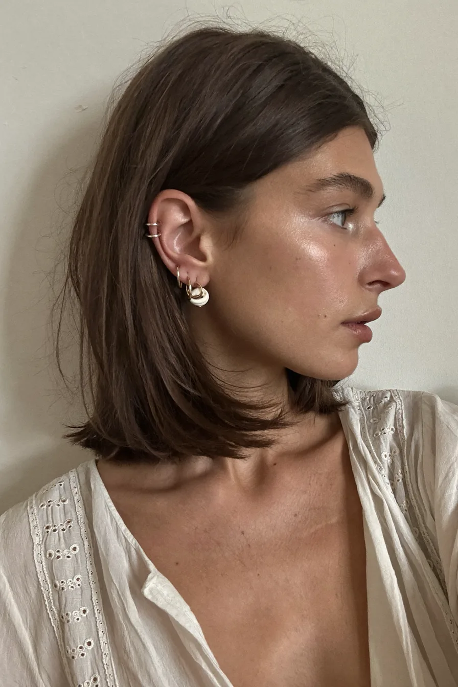 Classic Shoulder-Length Lob with Blunt Ends and Side Part