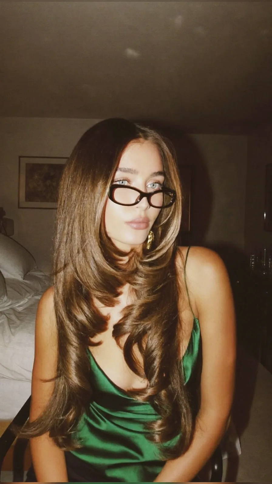 Voluminous Long Layered Hair with Flicked Ends and Subtle Highlights