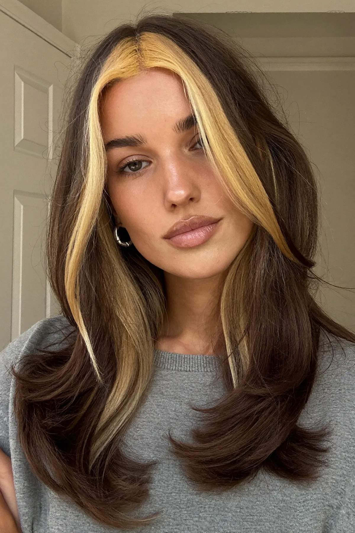 60 Chunky Face-Framing Highlight Long Layers