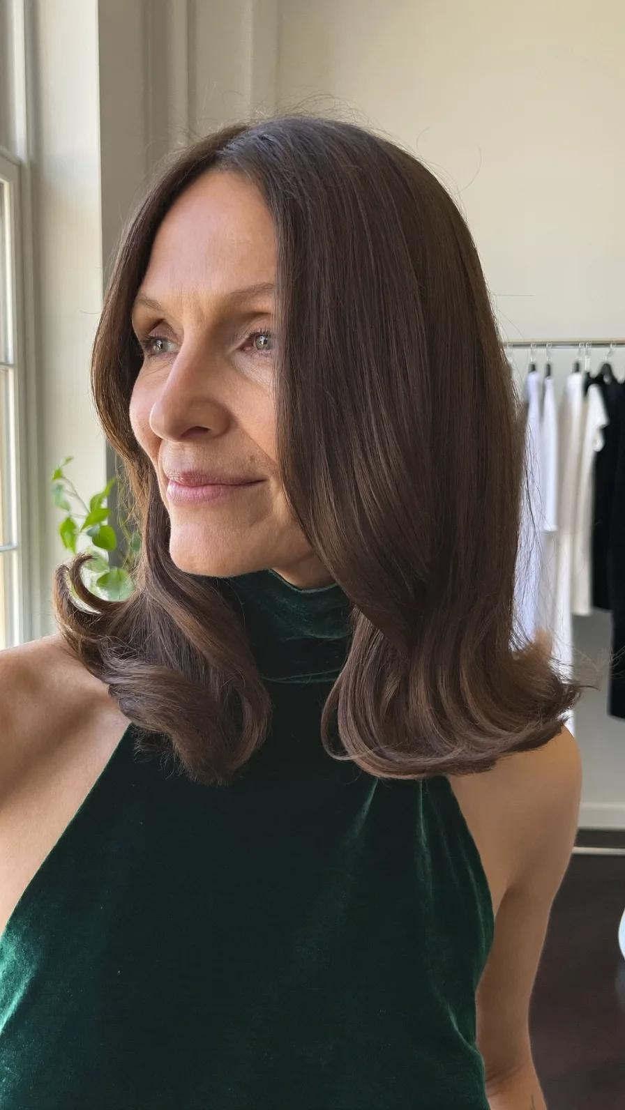 Elegant Shoulder-Length Deep Brown Long Layered Hairstyle