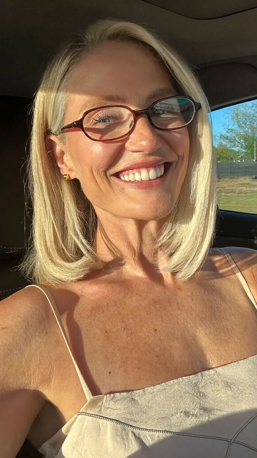Classic shoulder-length blunt bob in platinum blonde