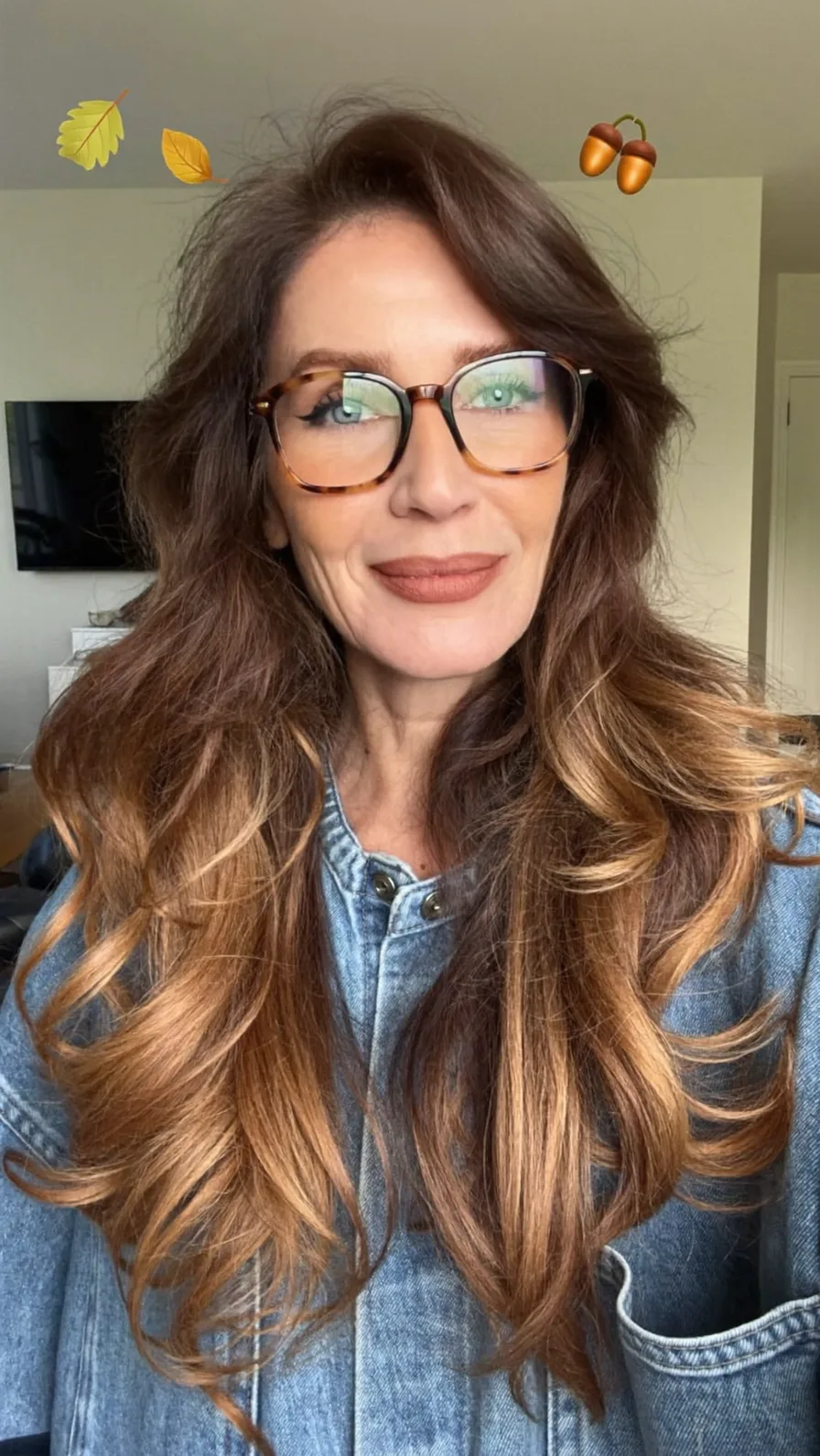 Voluminous Layered Wavy Hairstyle with Honey Blonde Balayage Highlights