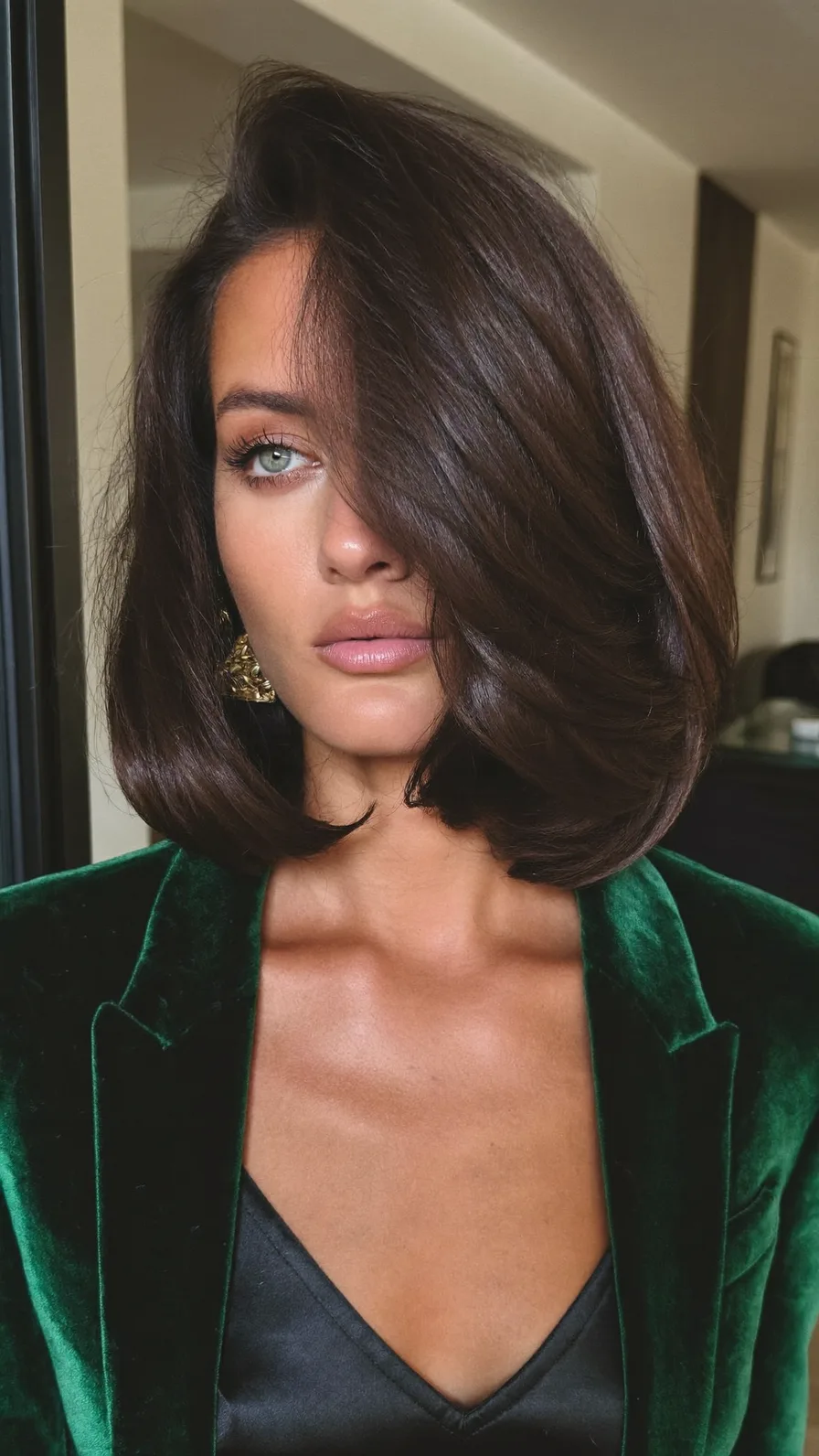 Voluminous Chin-Length Blunt Bob With Soft Long Bangs