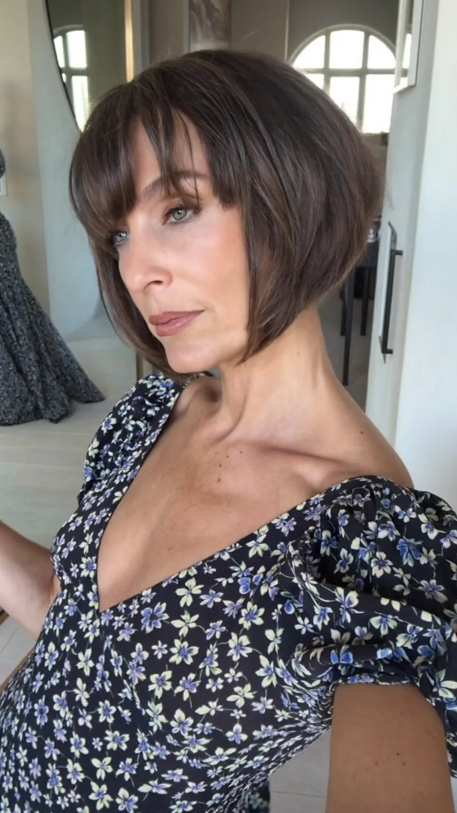 Chic Chin-Length Blunt Bob with Subtle Curtain Bangs