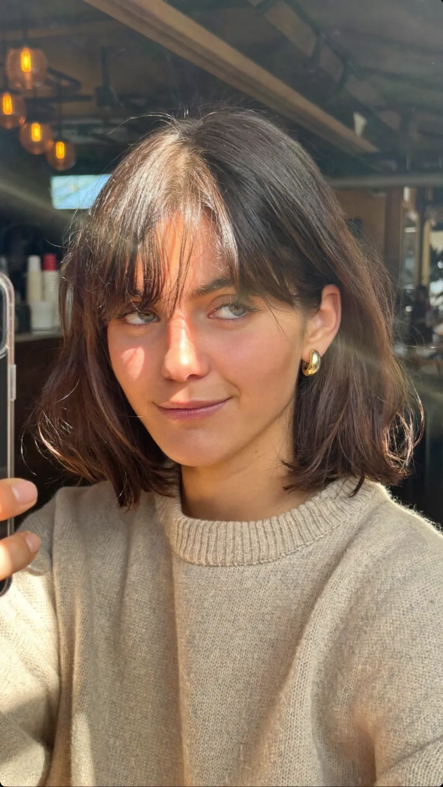 Chic Wavy Chin-Length Bob with Soft Curtain Bangs