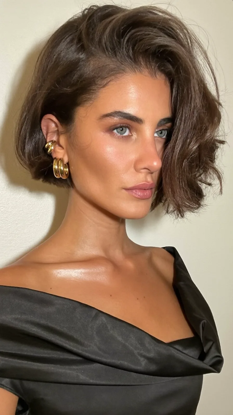 Sophisticated Voluminous Wavy Chin-Length Classic Bob