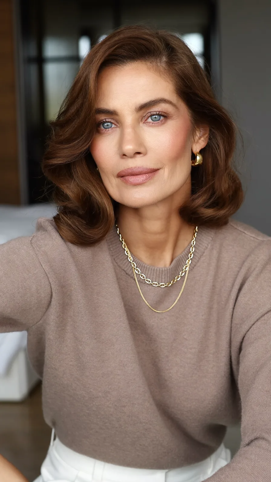 Elegant Shoulder-Length Classic Layered Bob Hairstyle