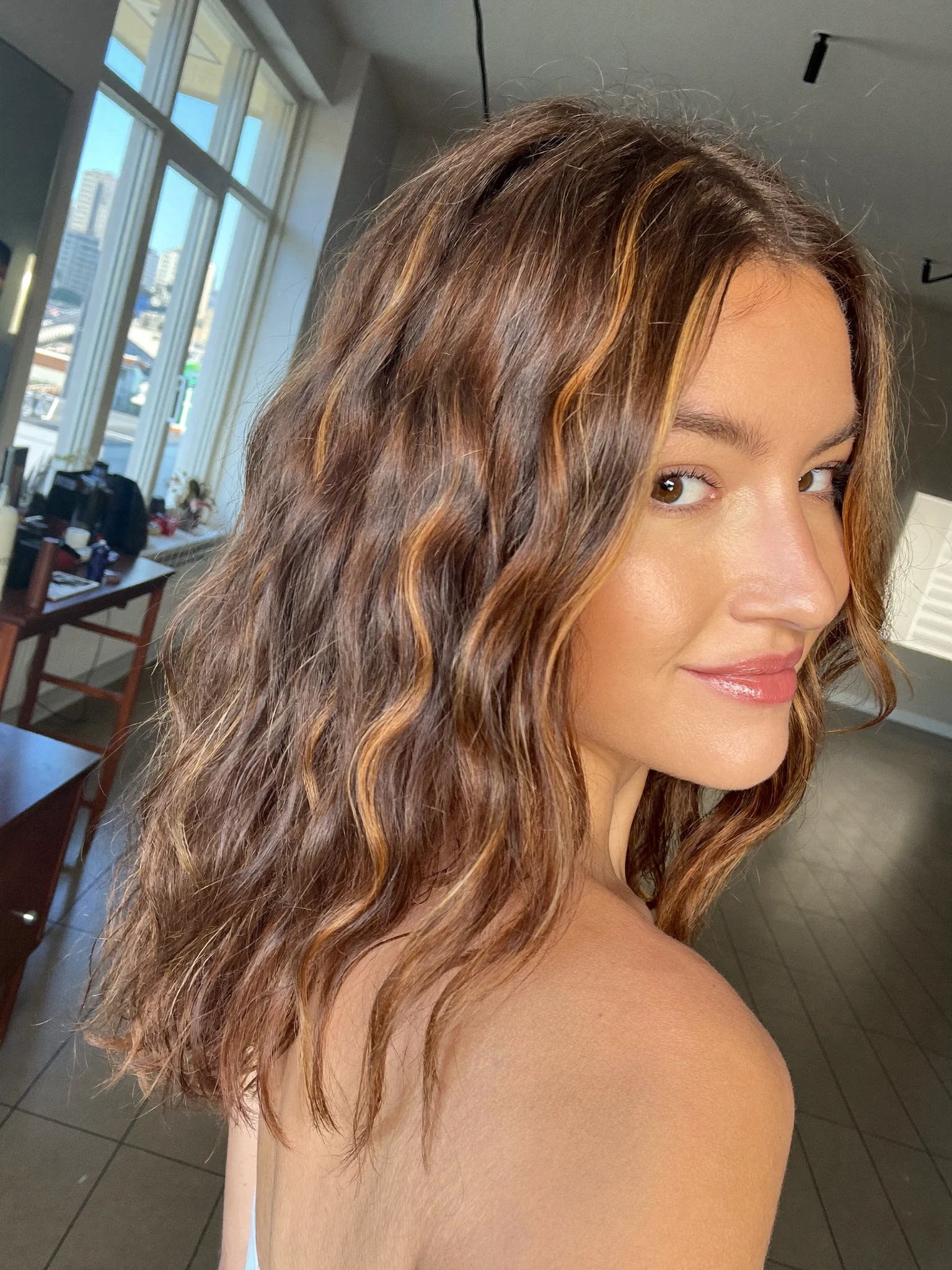 Middle Part Lob with Face-Framing Caramel Highlights