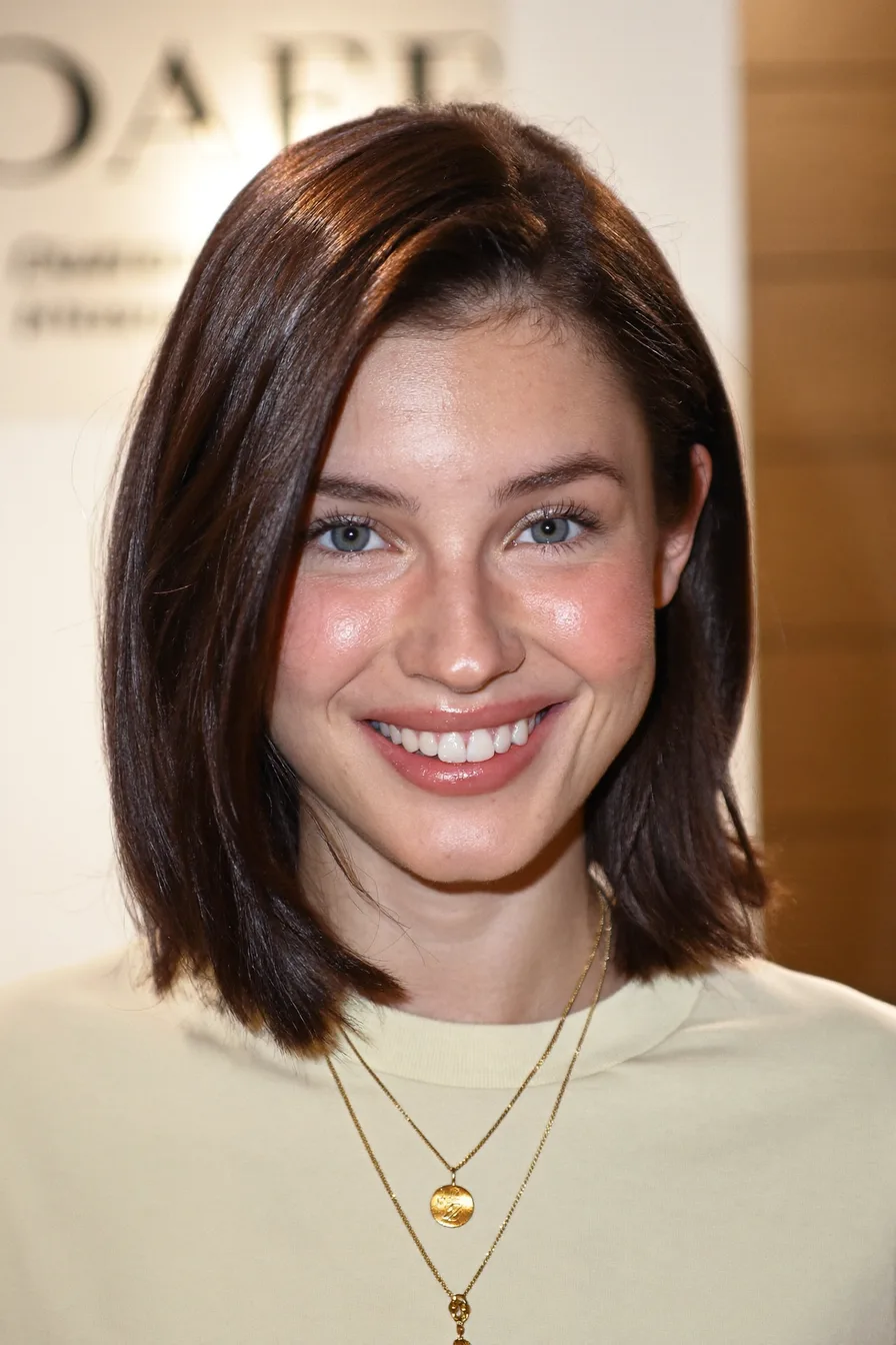 Sleek Shoulder-Length Lob with Rich Chestnut Brown Shine