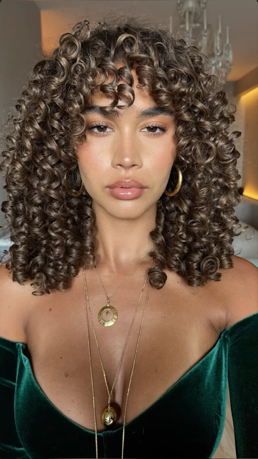 Voluminous Curly Bob with Multi-Dimensional Warm Highlights