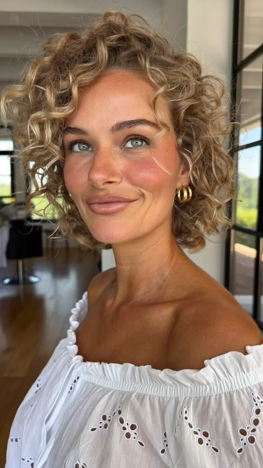 Voluminous Curly Bob with Multi-Dimensional Golden Blonde Tones