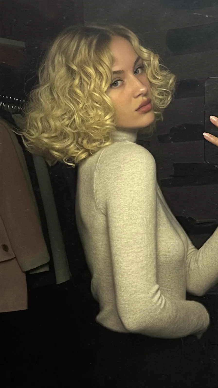 Voluminous Curly Chin-Length Bob in Warm Honey Blonde