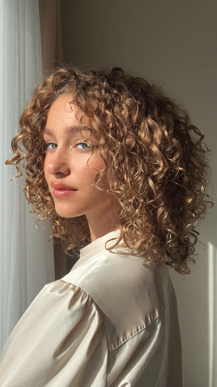 Voluminous Layered Curly Bob with Natural Honey Highlights