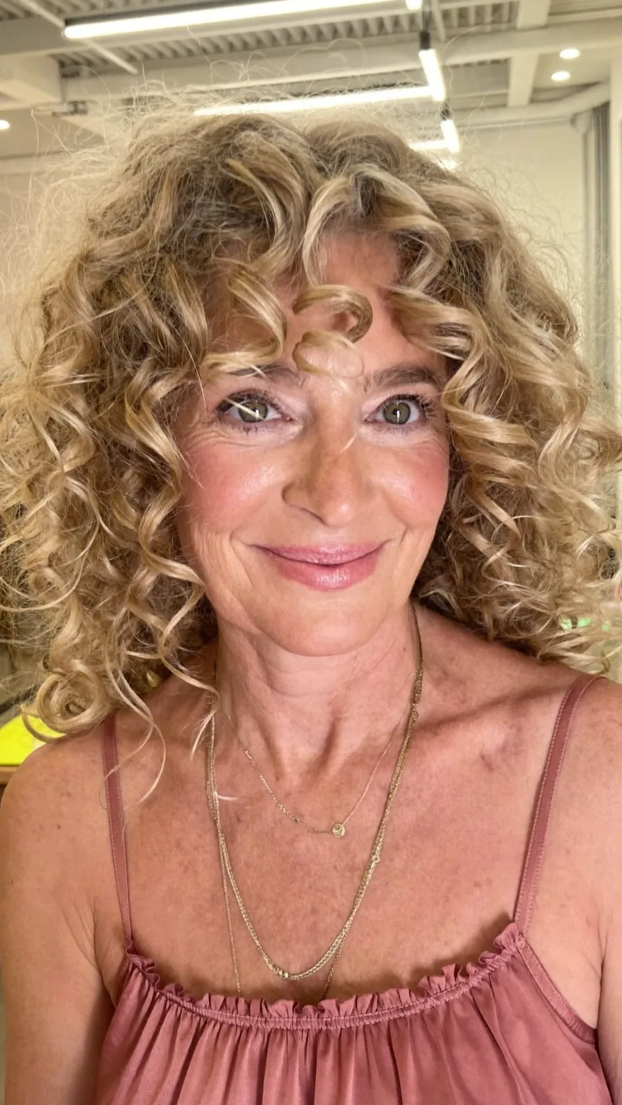 Voluminous Layered Curls with Warm Honey Blonde Highlights