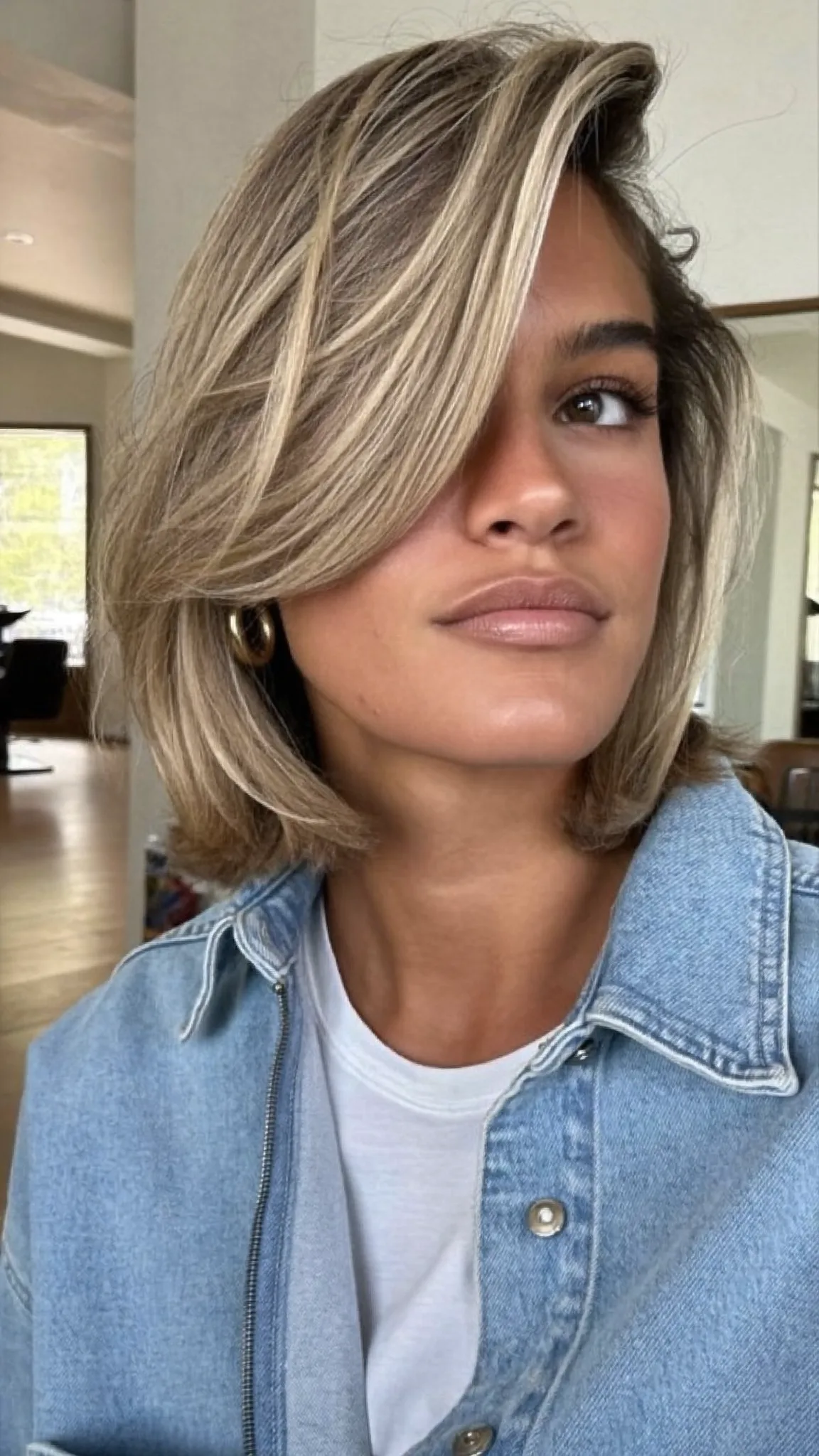 Chin-Length Dark Blonde Bob with Chunky Face-Framing Highlights