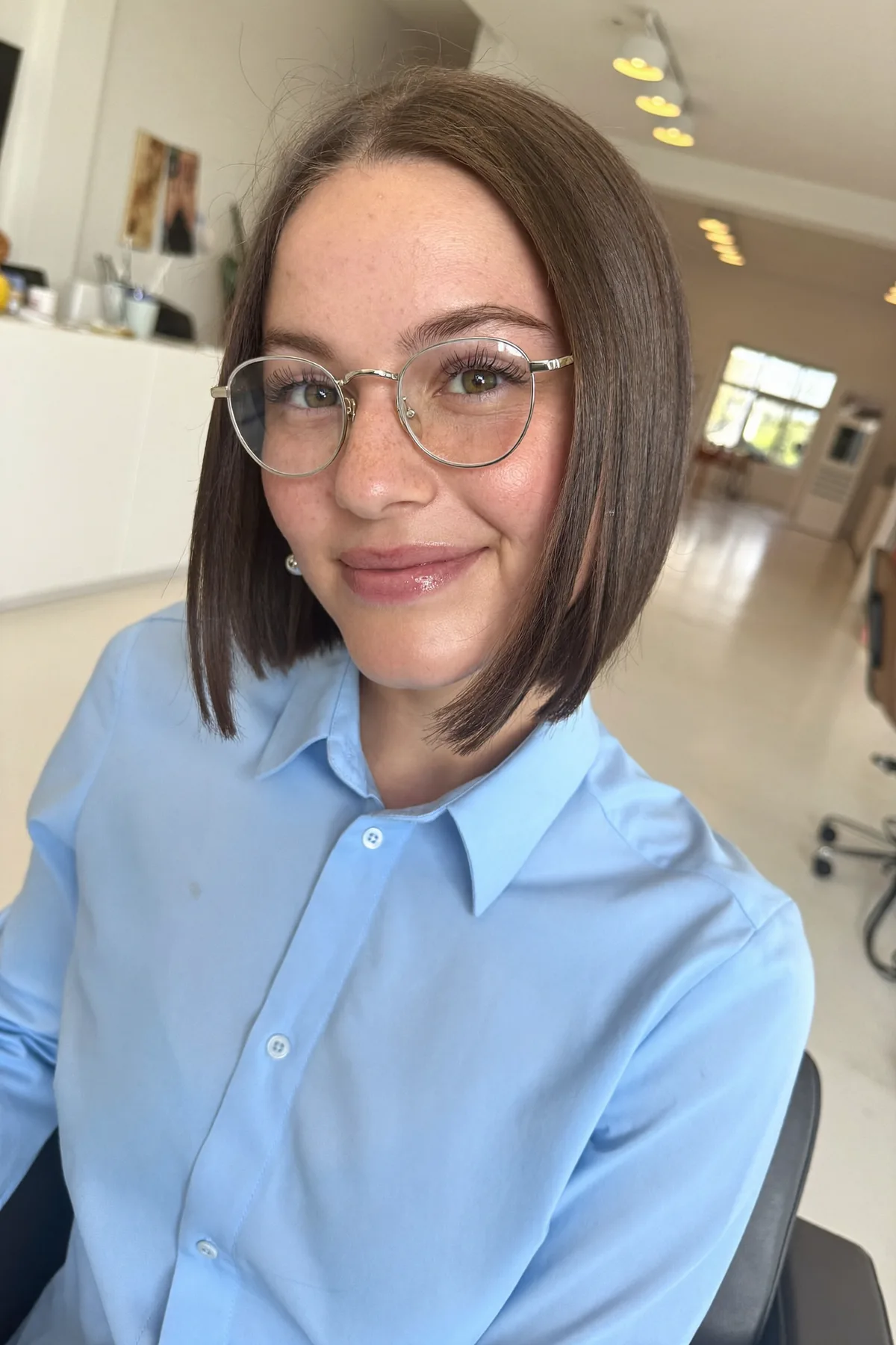Sleek Straight Dark Blonde Chin-Length Bob for Effortless Sophistication