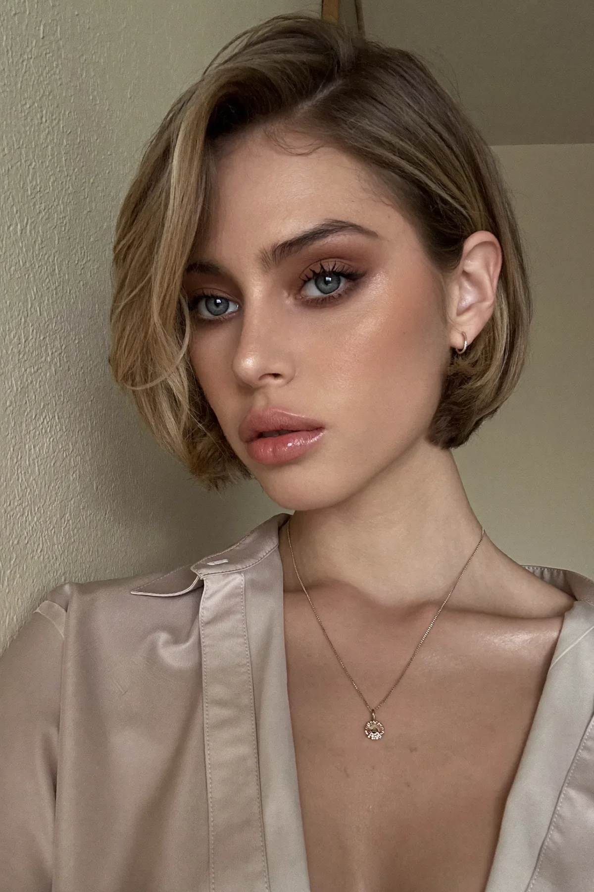 Sleek Straight Dark Blonde Bob with Blended Balayage Highlights
