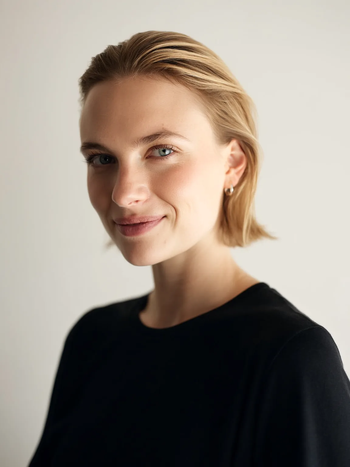 sandy blonde bob