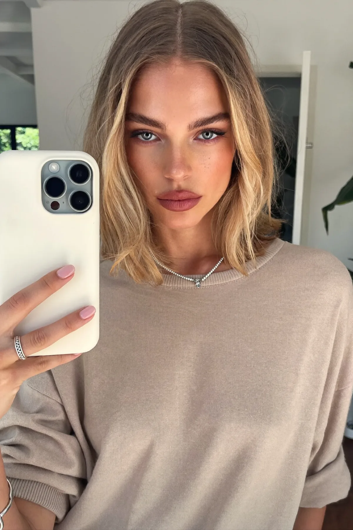 Sleek Straight Dark Blonde Collarbone-Length Long Bob Perfection