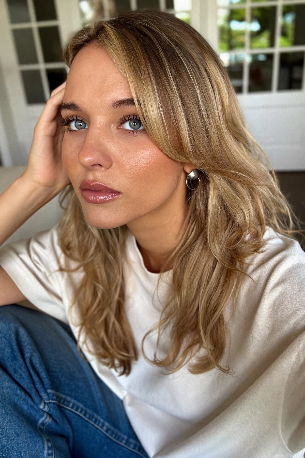 Collarbone-Length Dark Blonde Lob with Curtain Bangs and Waves