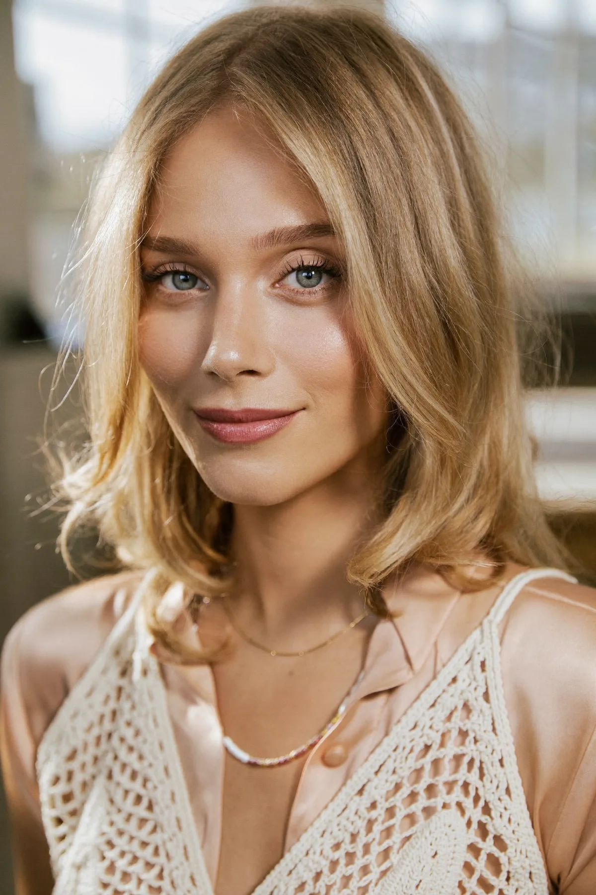 Wavy Dark Blonde Lob with Curtain Bangs and Balayage Highlights