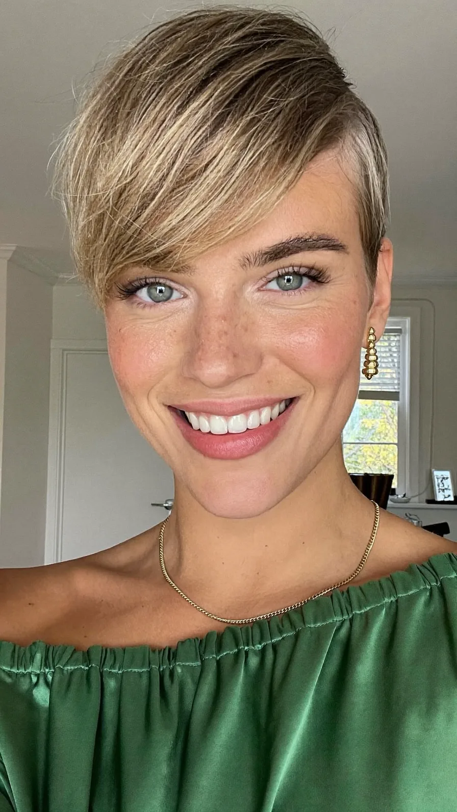 Modern Textured Pixie Cut with Cool Blonde Highlights