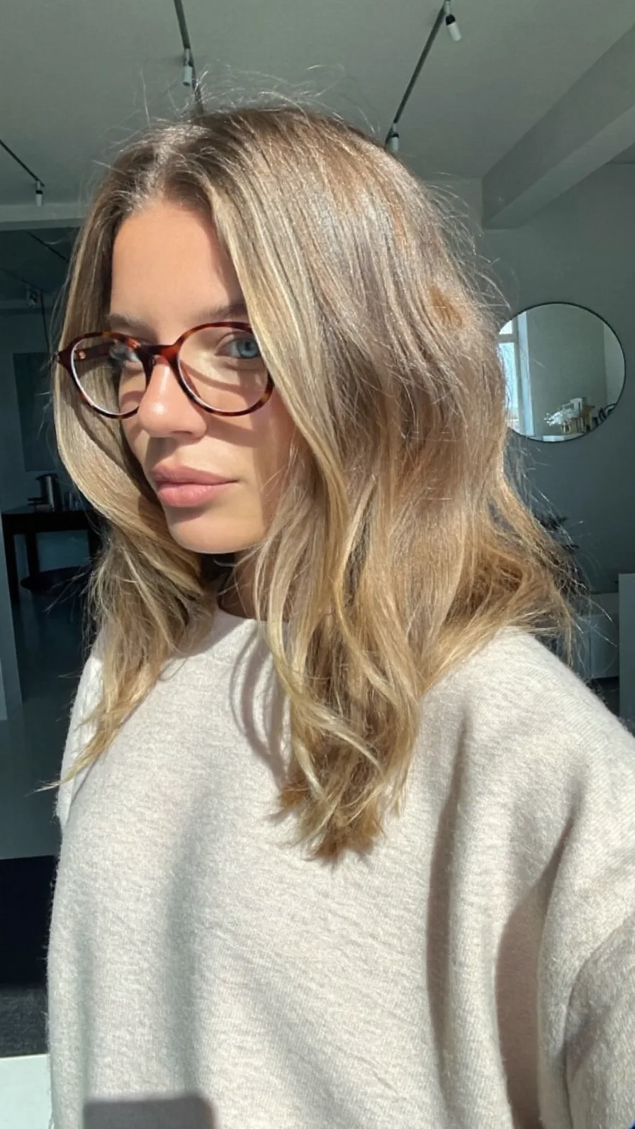 Medium Length Flowing Hair with Warm Honey Blonde Balayage Highlights