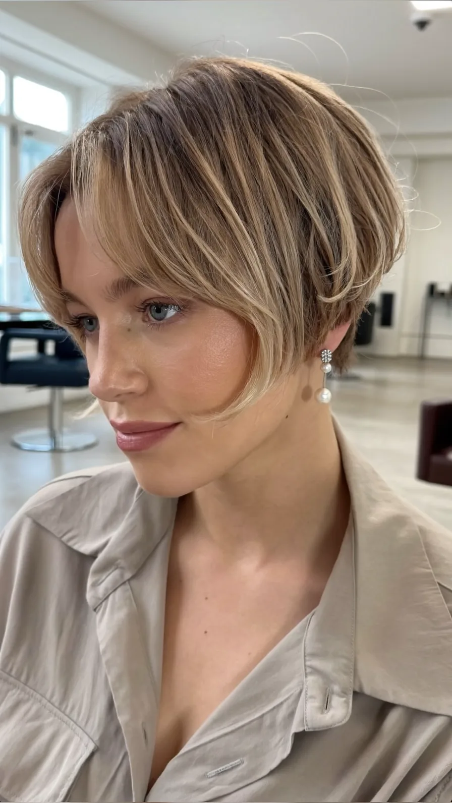 Versatile Short Bob with Curtain Bangs and Honey Highlights