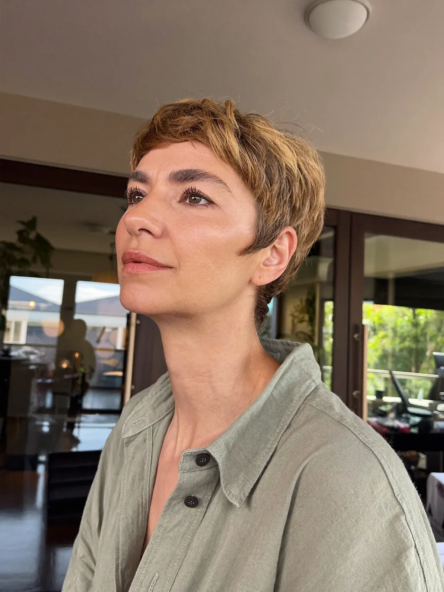 Textured Pixie Cut with Blunt Bangs and Warm Highlights