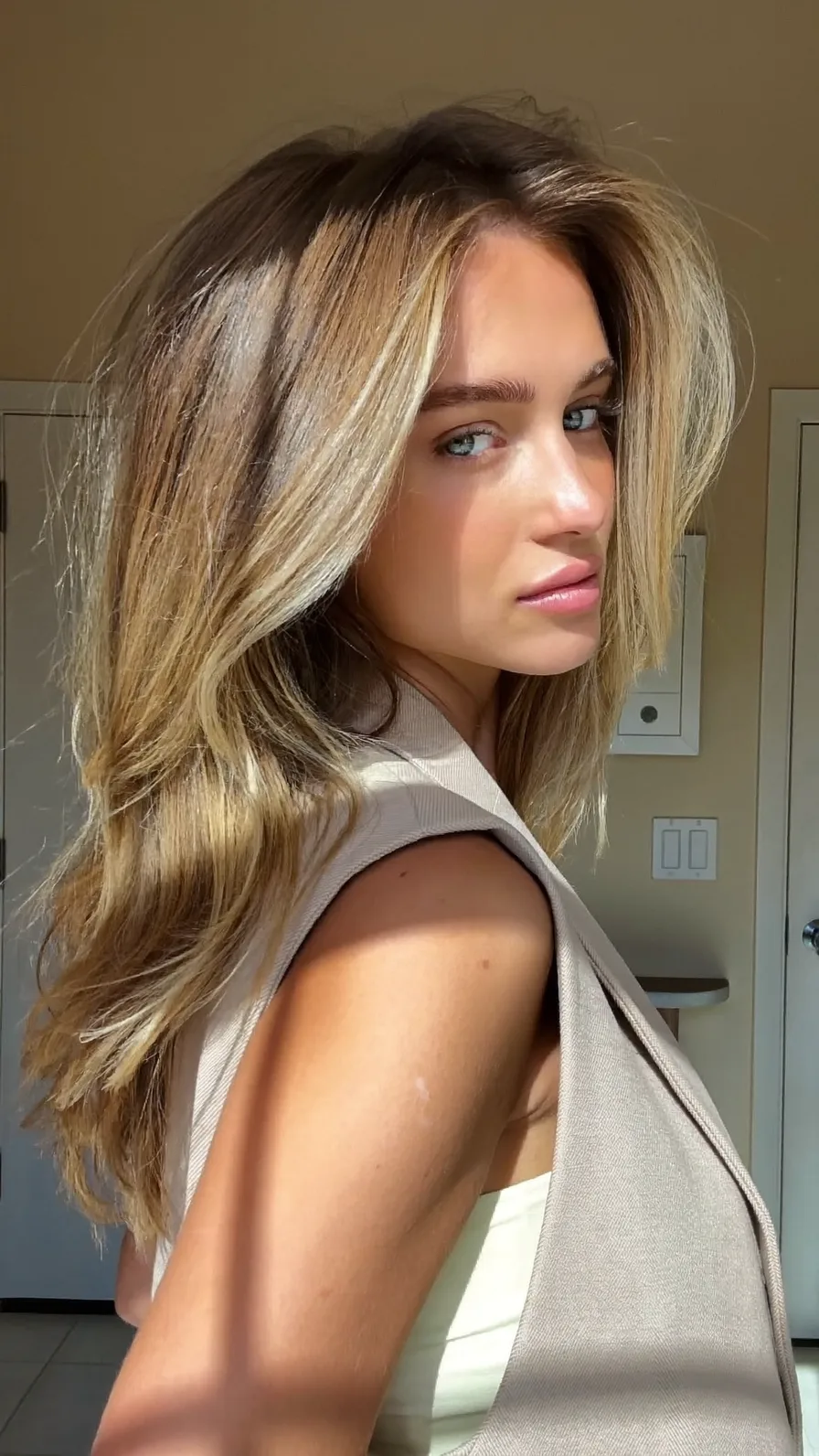 Voluminous Long Layered Hair with Honey Blonde Balayage Highlights