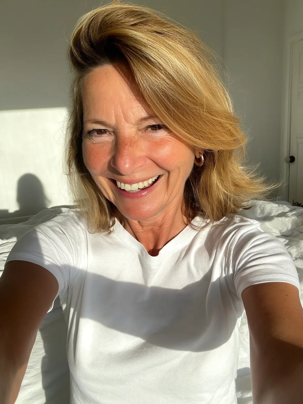 Flowing Shoulder-Length Lob in Golden Blonde