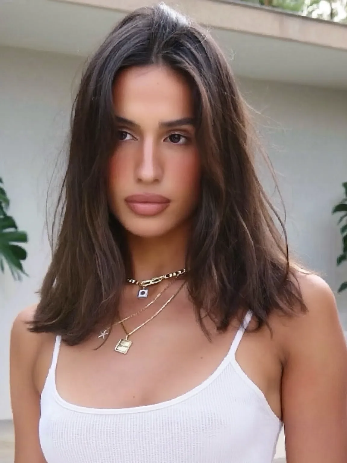 Sleek Dark Chocolate Straight Lob for Oval Faces